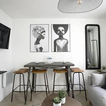 Chill-out On Private Patio In Vintage Masterpiece Apartamento París