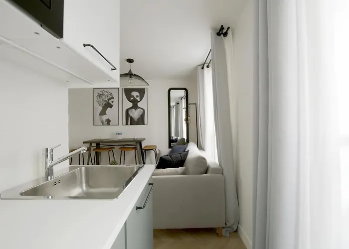 Apartment Chill-out On Private Patio In Vintage Masterpiece