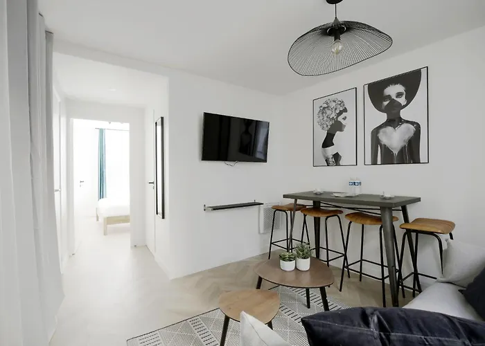 Chill-out On Private Patio In Vintage Masterpiece *