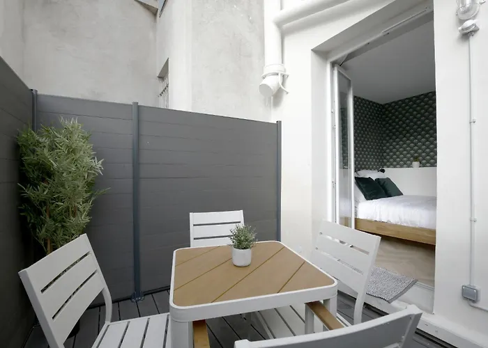 Chill-out On Private Patio In Vintage Masterpiece Apartment *