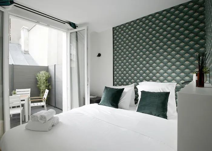 Apartment Chill-out On Private Patio In Vintage Masterpiece